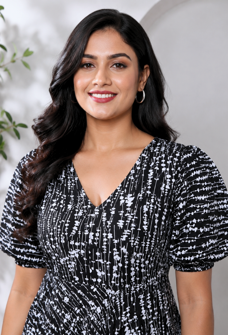 avAraNIya® Abstract Print Crepe Midi Dress