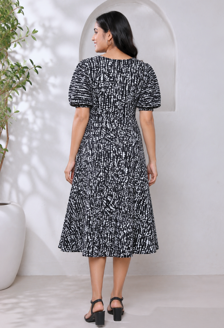 avAraNIya® Abstract Print Crepe Midi Dress
